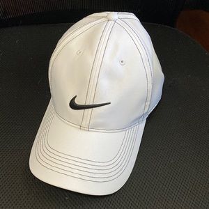 White Nike Heritage86 Dri-Fit Hat